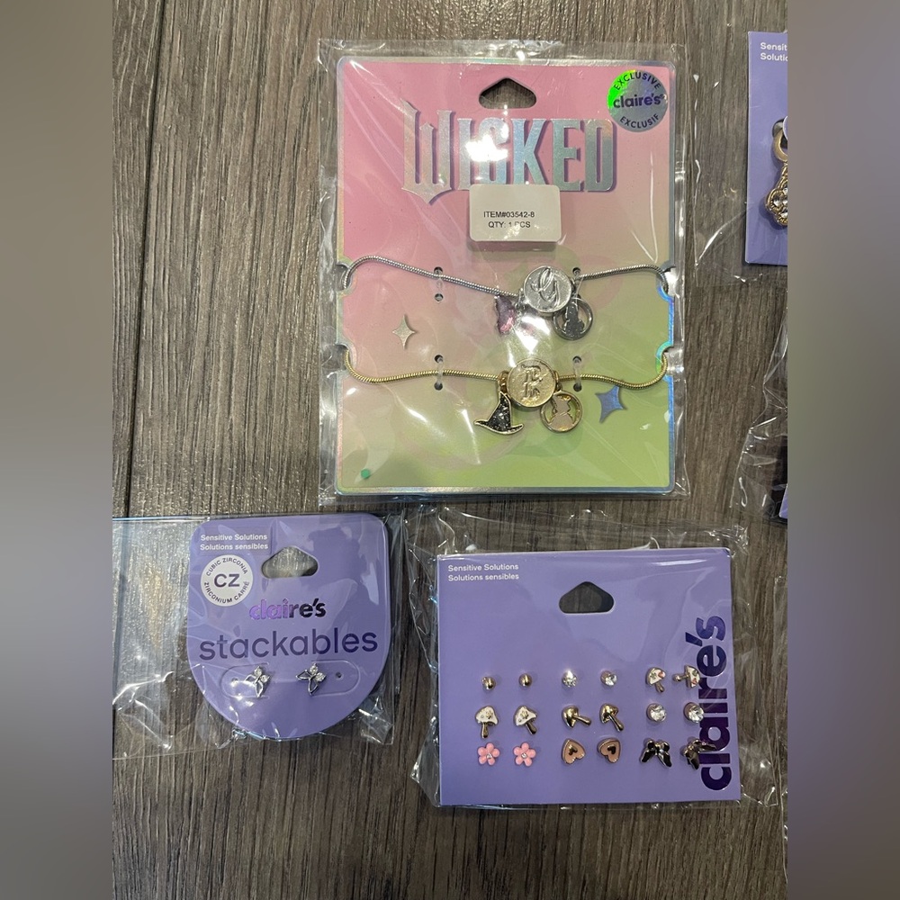 Claire's Colorful Jewelry Collection - Picture 3 of 3